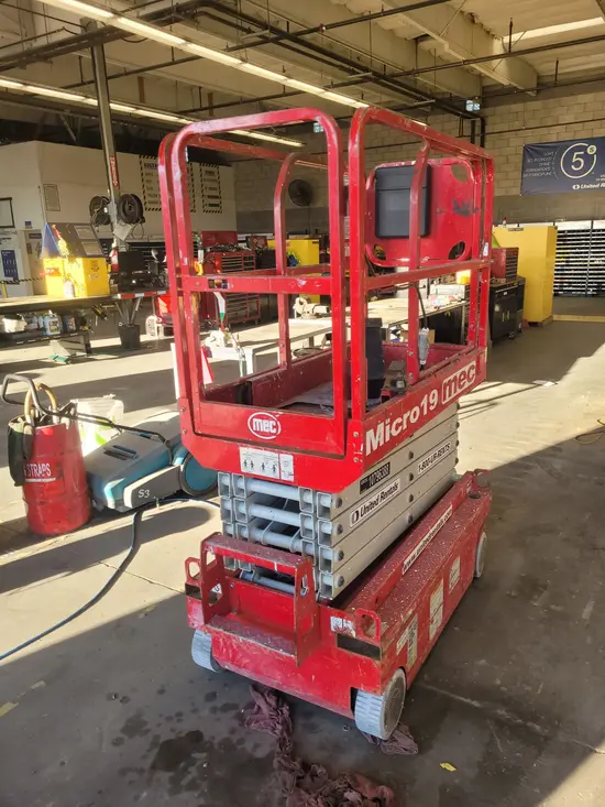 2018 MEC MICRO 19 Scissor Lift