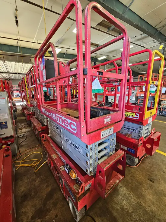 2018 MEC MICRO 19 Scissor Lift
