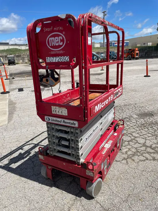 2018 MEC MICRO 19 Scissor Lift