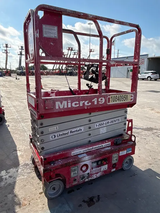 2018 MEC MICRO 19 Scissor Lift