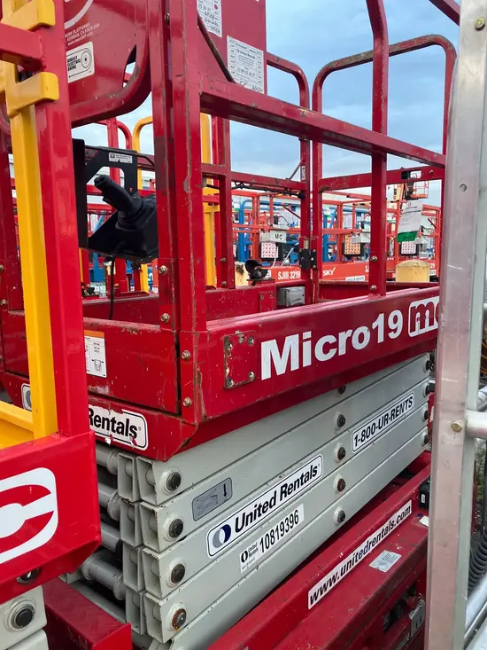 2018 MEC MICRO 19 Scissor Lift