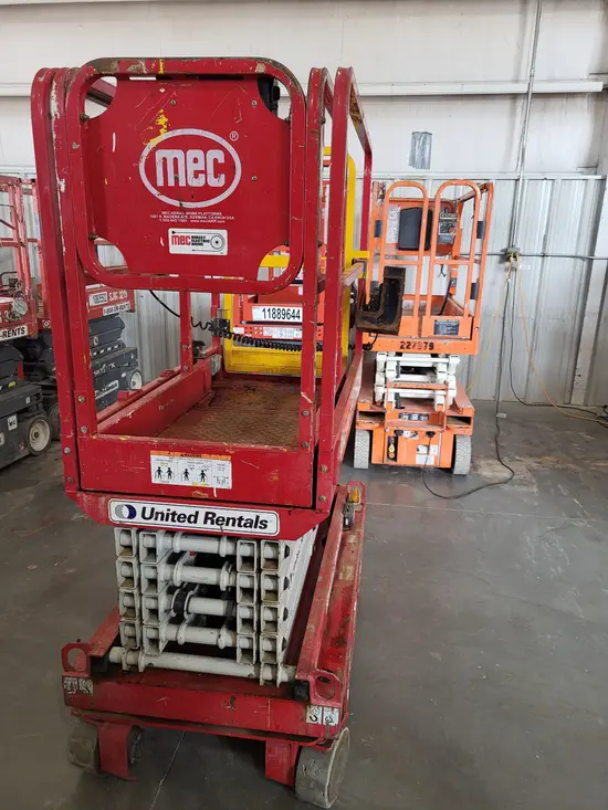 2018 MEC MICRO 19 Scissor Lift