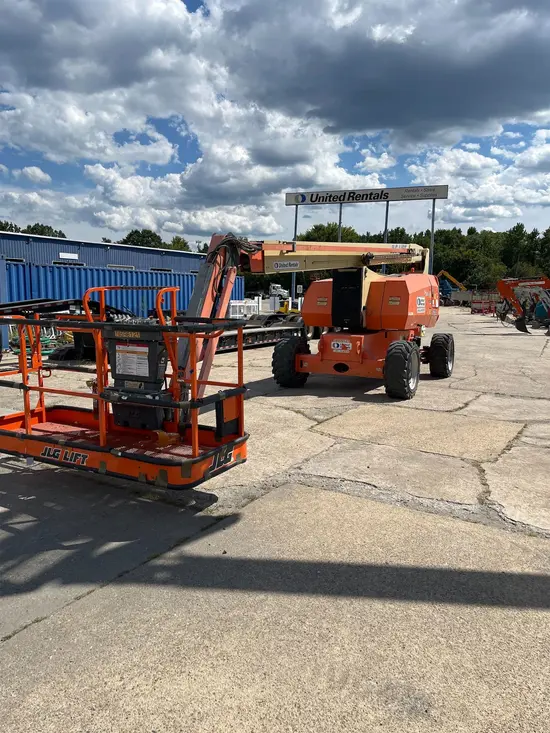 2017 JLG 800AJ Articulating Boom Lift