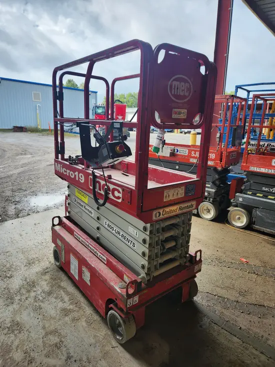 2018 MEC MICRO 19 Scissor Lift