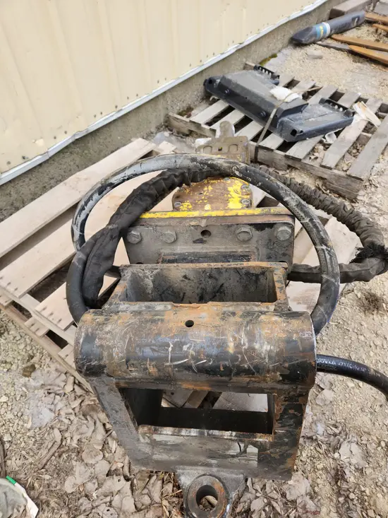 2016 Atlas Copco SB 452 Attachment