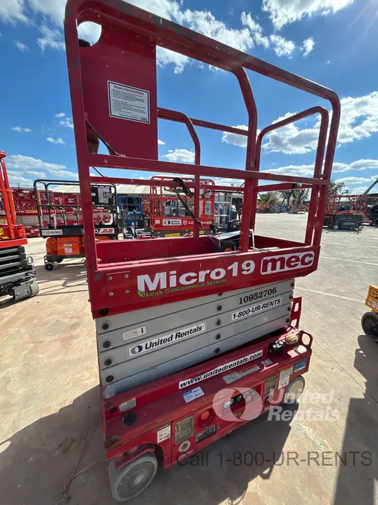 2019 MEC MICRO 19 Scissor Lift