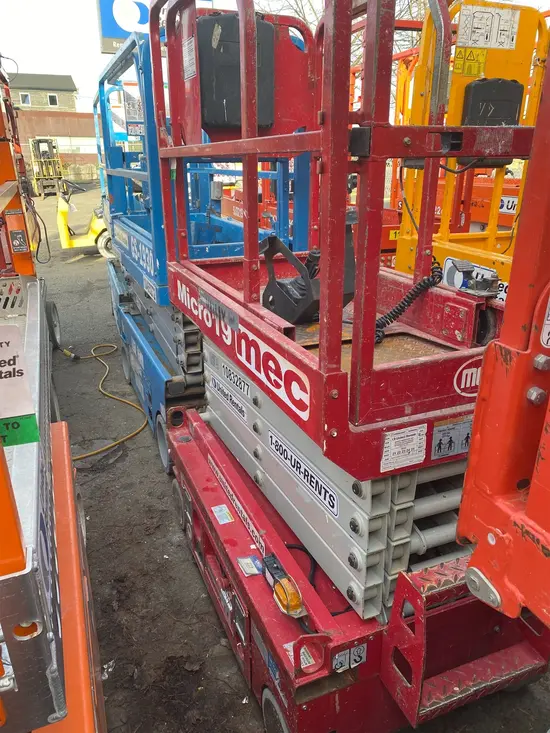 2018 MEC MICRO 19 Scissor Lift
