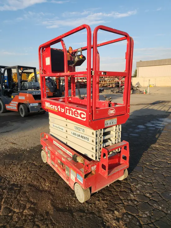 2019 MEC MICRO 19 Scissor Lift