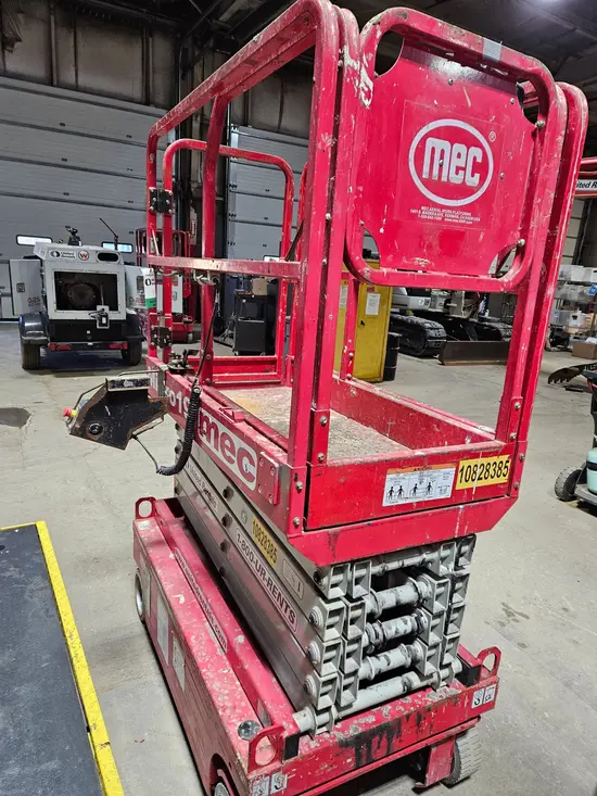 2018 MEC MICRO 19 Scissor Lift