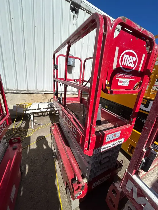 2018 MEC MICRO 19 Scissor Lift