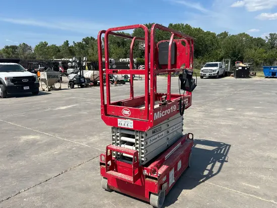 2018 MEC MICRO 19 Scissor Lift
