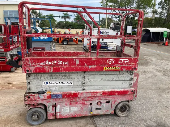 2017 MEC 2632SE Scissor Lift