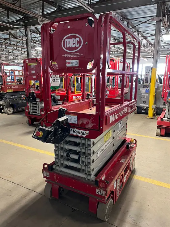 2018 MEC MICRO 19 Scissor Lift