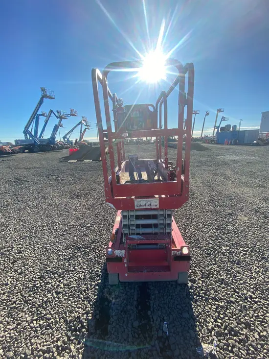 2018 MEC MICRO 19 Scissor Lift
