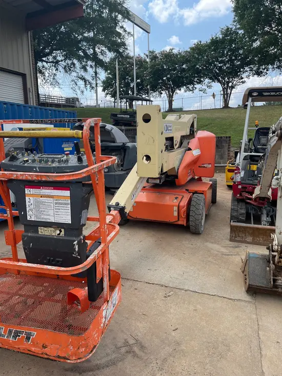 2017 JLG E400AN Articulating Boom Lift
