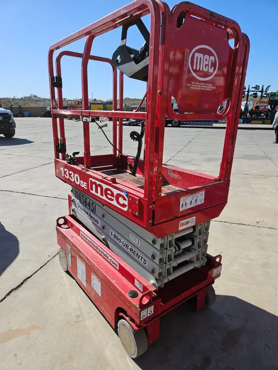 2017 MEC 1330SE Scissor Lift