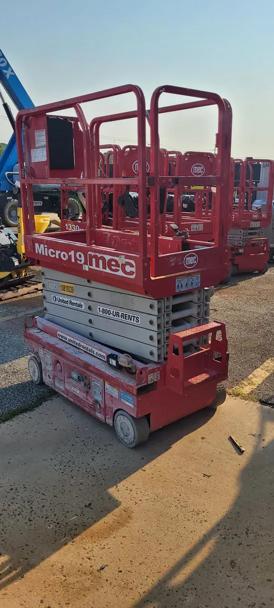 2018 MEC MICRO 19 Scissor Lift