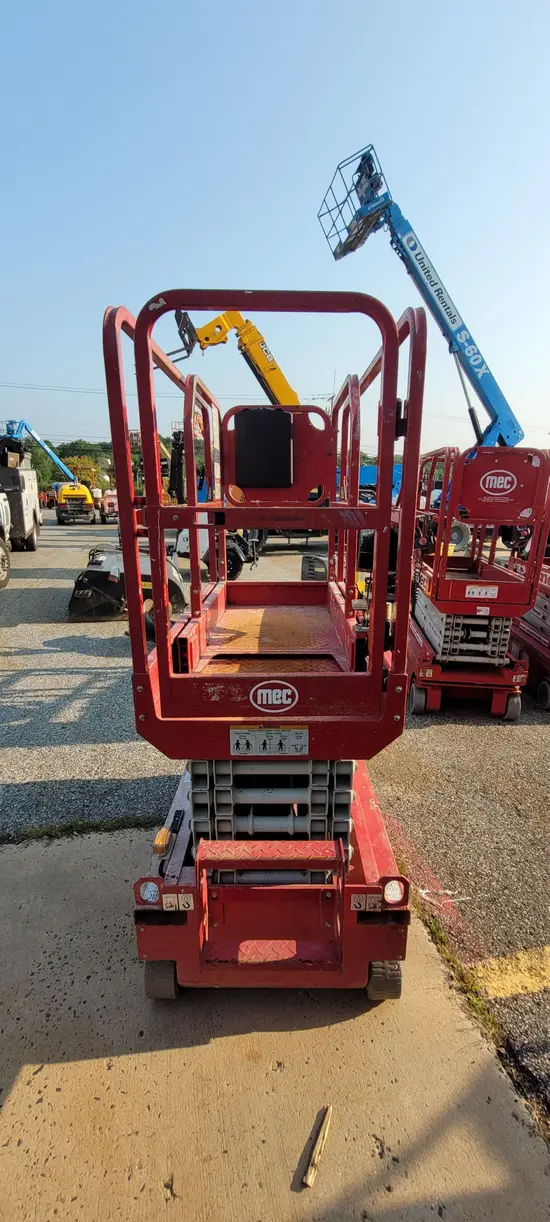 2018 MEC MICRO 19 Scissor Lift