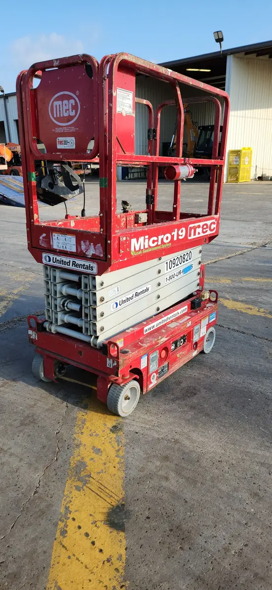 2019 MEC MICRO 19 Scissor Lift