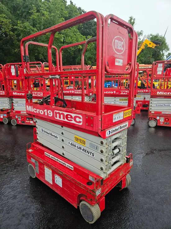 2018 MEC MICRO 19 Scissor Lift
