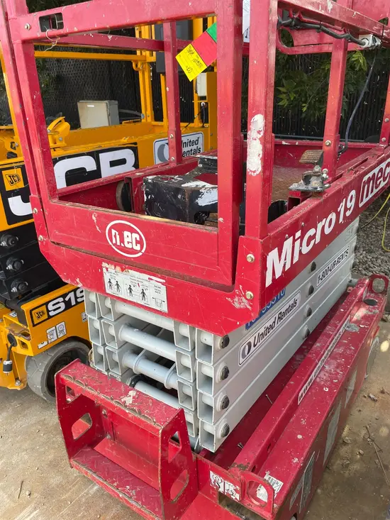 2018 MEC MICRO 19 Scissor Lift