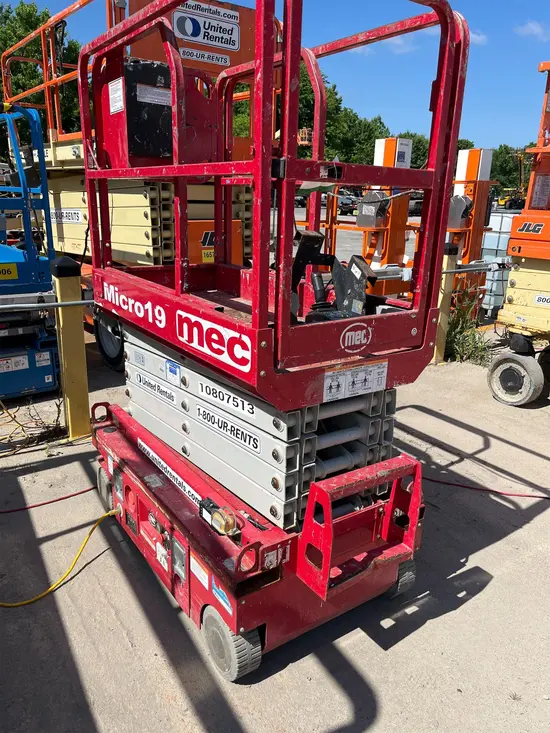 2018 MEC MICRO 19 Scissor Lift