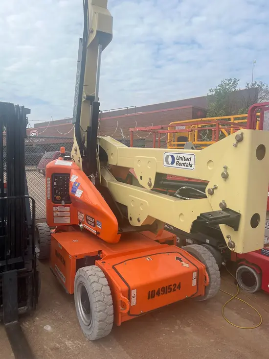 2016 JLG E400AJPN Articulating Boom Lift