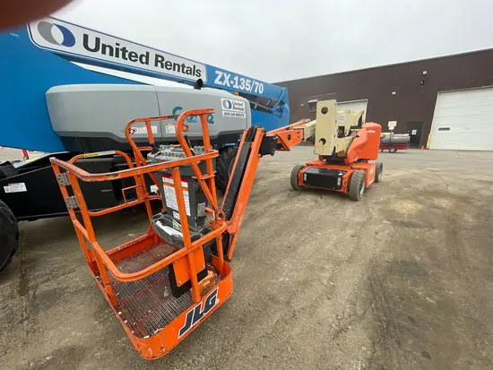 2016 JLG E400AJPN Articulating Boom Lift