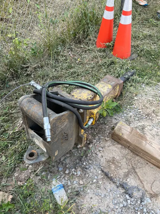 2016 Atlas Copco SB 452 Attachment