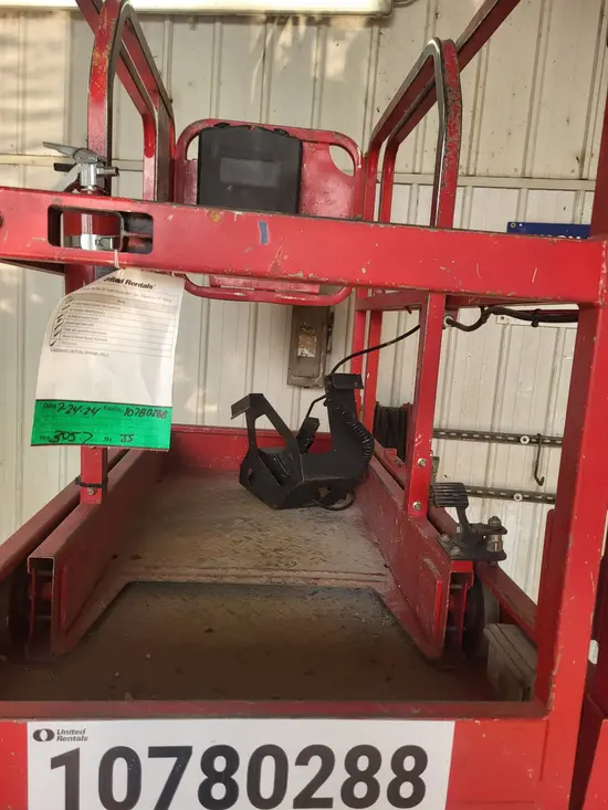 2018 MEC MICRO 19 Scissor Lift