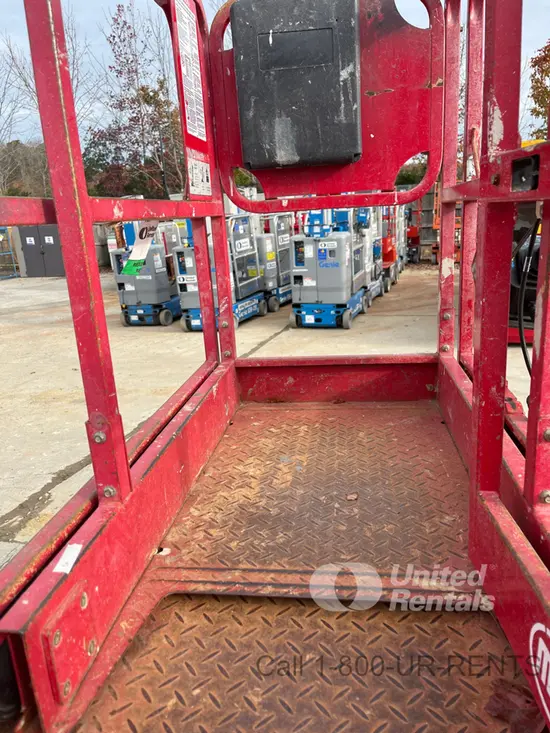 2018 MEC MICRO 19 Scissor Lift