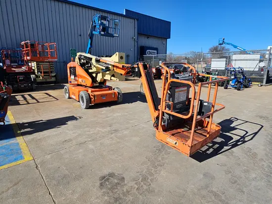 2013 JLG E400AJPN Articulating Boom Lift