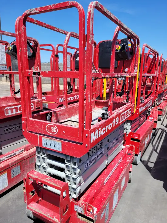 2018 MEC MICRO 19 Scissor Lift