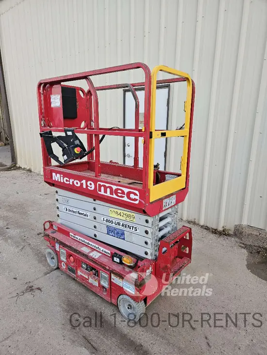 2018 MEC MICRO 19 Scissor Lift