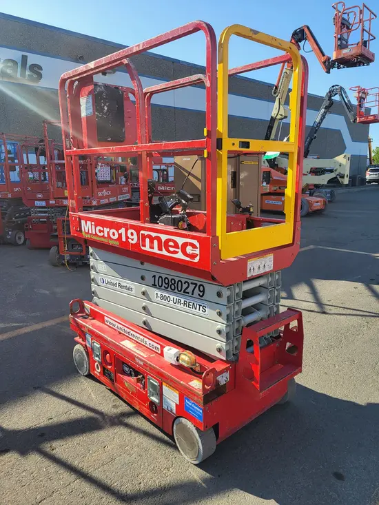 2019 MEC MICRO 19 Scissor Lift