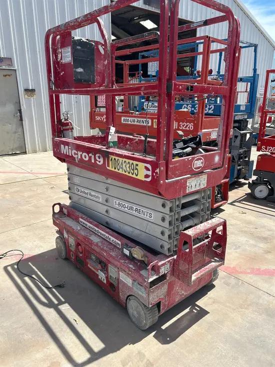 2018 MEC MICRO 19 Scissor Lift