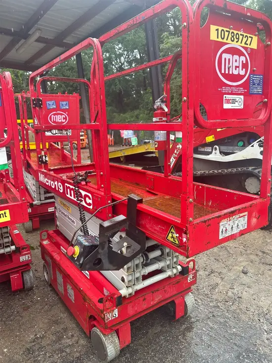 2018 MEC MICRO 19 Scissor Lift