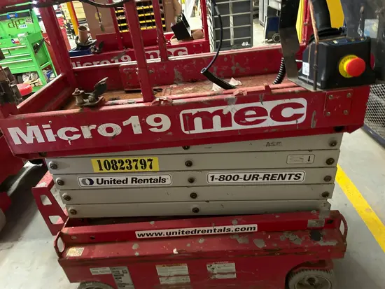 2018 MEC MICRO 19 Scissor Lift