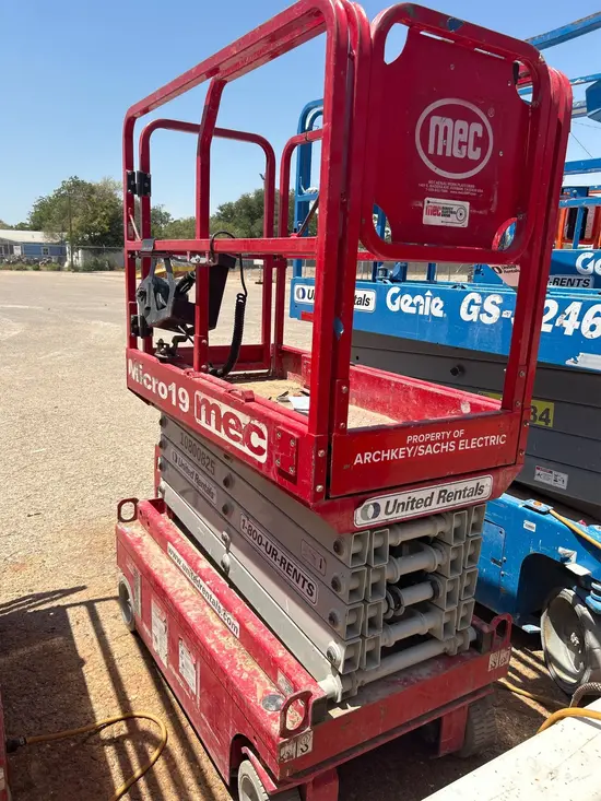 2018 MEC MICRO 19 Scissor Lift
