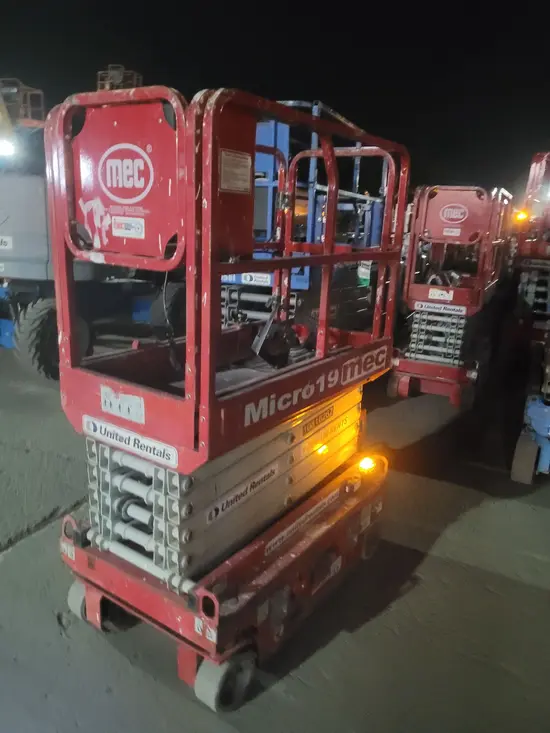 2018 MEC MICRO 19 Scissor Lift