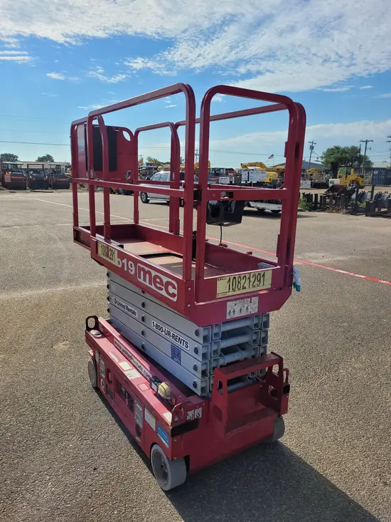 2018 MEC MICRO 19 Scissor Lift