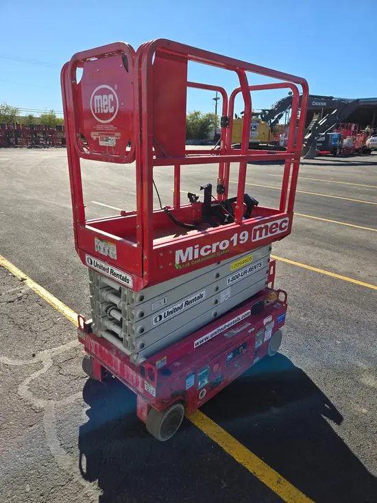 2019 MEC MICRO 19 Scissor Lift