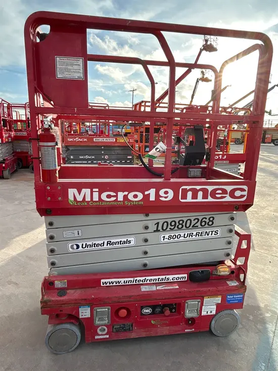 2019 MEC MICRO 19 Scissor Lift
