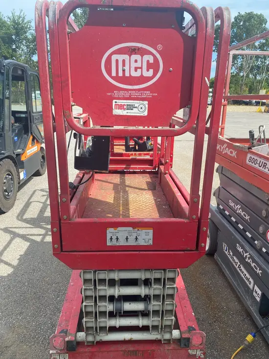 2018 MEC MICRO 19 Scissor Lift