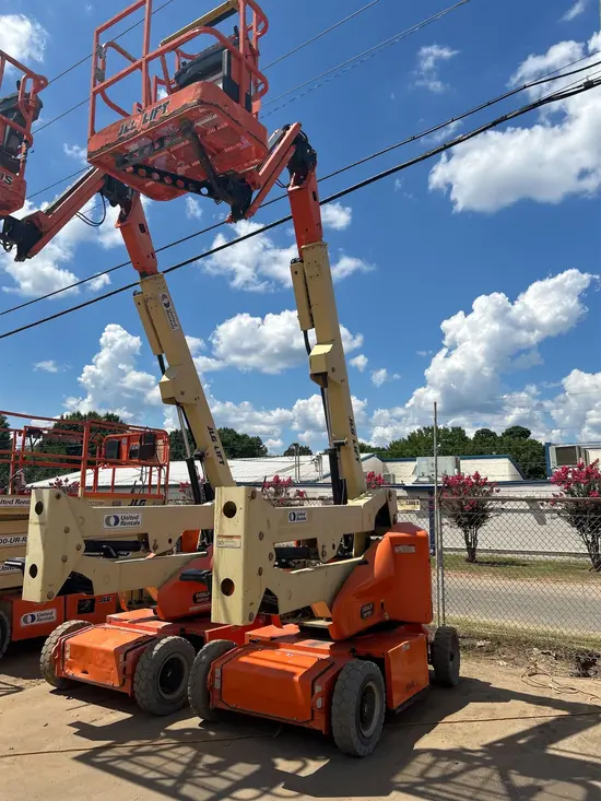 2016 JLG E400AJPN Articulating Boom Lift