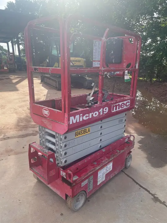 2018 MEC MICRO 19 Scissor Lift