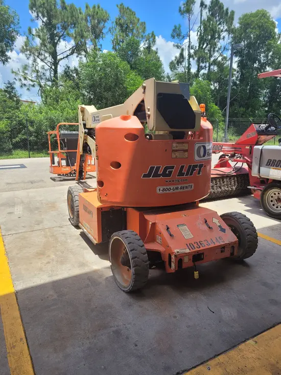 2015 JLG E400AJPN Articulating Boom Lift