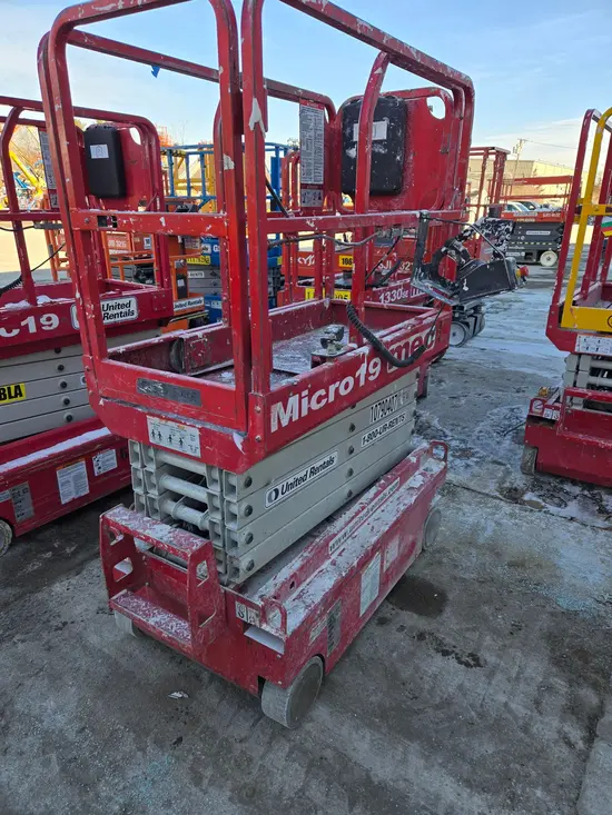 2018 MEC MICRO 19 Scissor Lift
