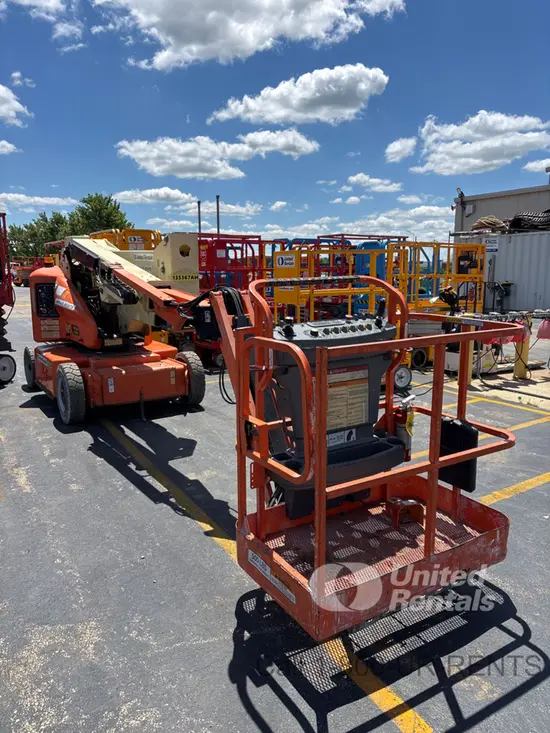 2014 JLG E400AJPN Articulating Boom Lift