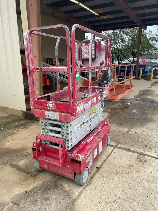 2018 MEC MICRO 19 Scissor Lift